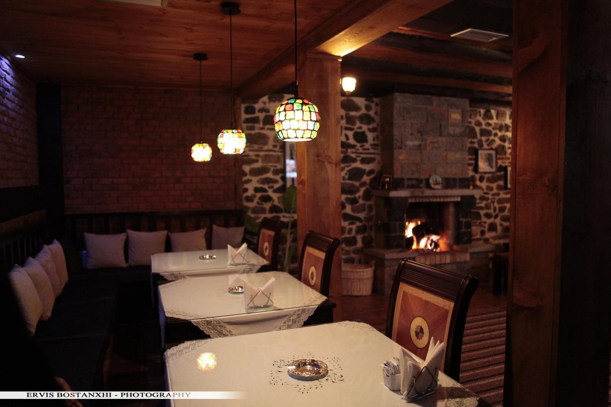 Guest House Bujtina Leon コルチャ エクステリア 写真