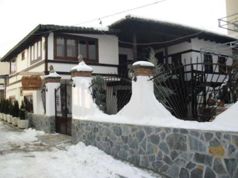 Guest House Bujtina Leon コルチャ エクステリア 写真
